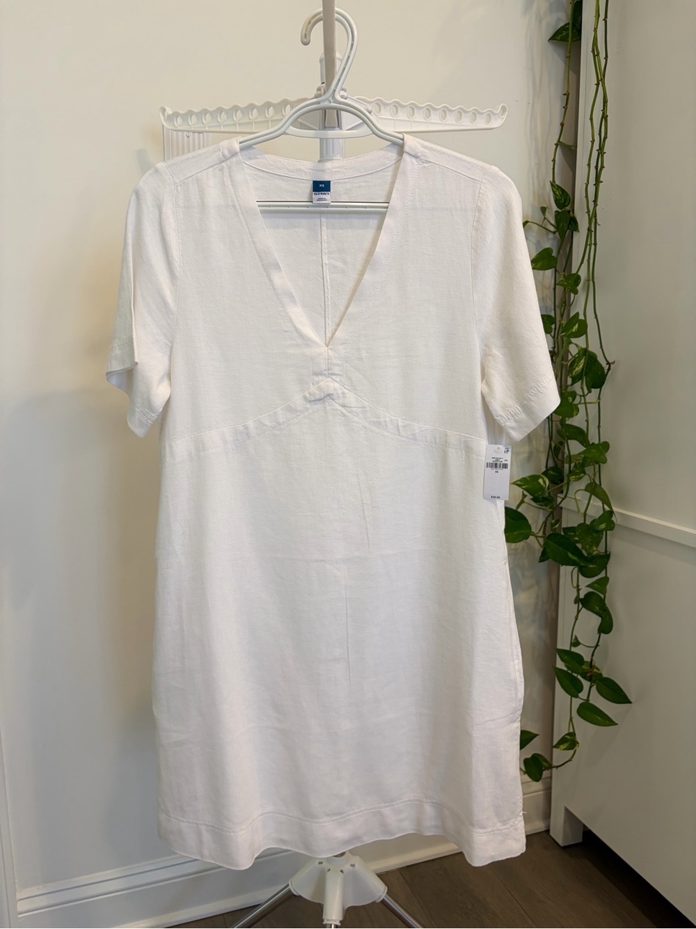 Old Navy White V-Neck Short-Sleeve Swim Cover-Up Dress